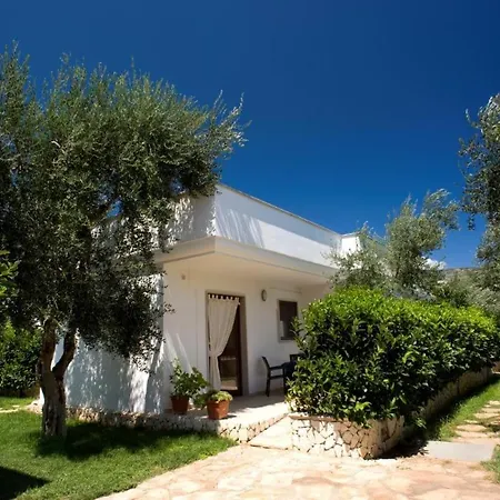 Holiday home Ulivo Mit Pool Und Privatstrand -1