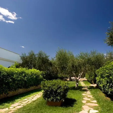 Ulivo Mit Pool Und Privatstrand -1